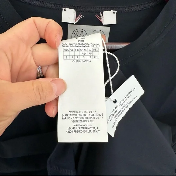 MaxMara Leisure label cut technic breathable t-shirt. Size: Small US2/4 160/84A
